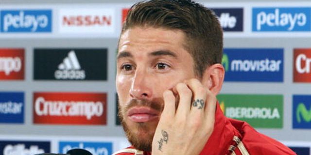 Sergio Ramos Pertanyakan Loyalitas Costa dan Fabregas?