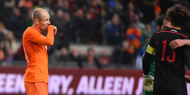 Robben Kritik Lini Belakang Belanda