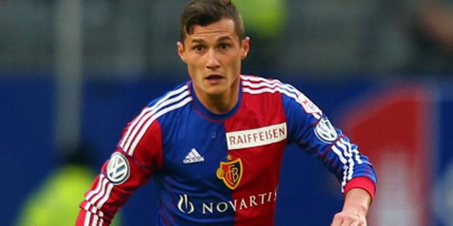 Tambal Lini Belakang, Milan Incar Xhaka Tambal Lini Belakang, Milan Incar Xhaka