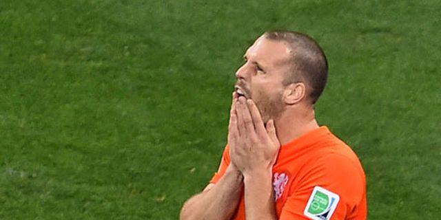 Hiddink Panggil Bek Muda Man City Untuk Gantikan Vlaar