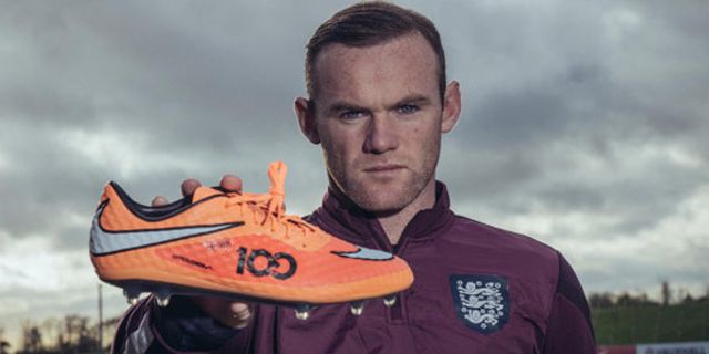 Jadi Centurion, Rooney Dibekali Sepatu Spesial