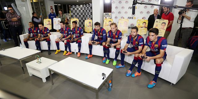 Keseruan Bintang Barcelona Berduel FIFA 15, 4 vs 4