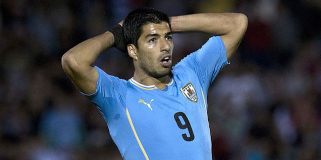 Kaus Robek Tak Halangi Laju Luis Suarez