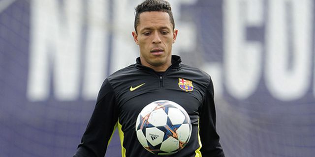 Adriano: Barca Masih Butuh Adaptasi