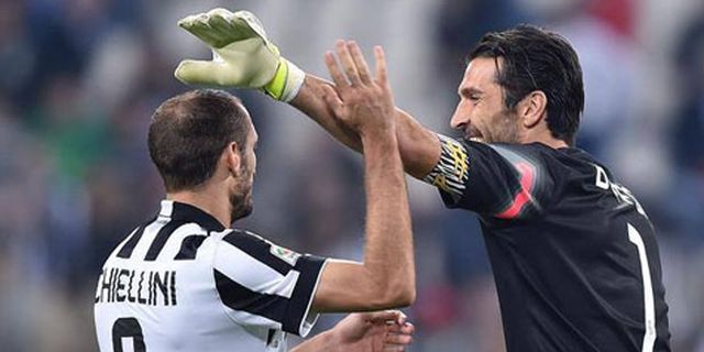 Juventus Resmi Perpanjang Kontrak Buffon dan Chiellini