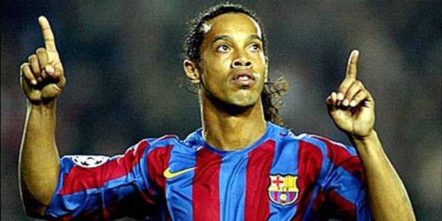 Ronaldinho Rayakan 9 Tahun Gol Istimewa ke Gawang Madrid