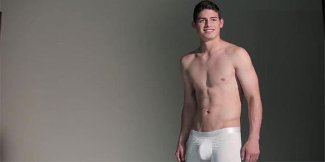 Tiru CR7, James Rodriguez Juga Bintangi Iklan Celana Dalam