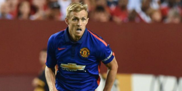 Bench MU Disiram Anggur, Fletcher Sumpahi Fans Arsenal