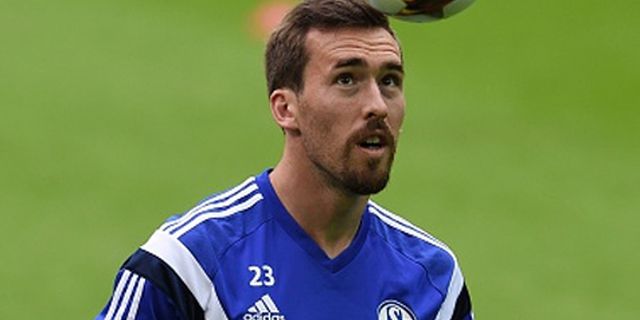 Fuchs Optimis Chelsea Tumbang di Veltins Arena