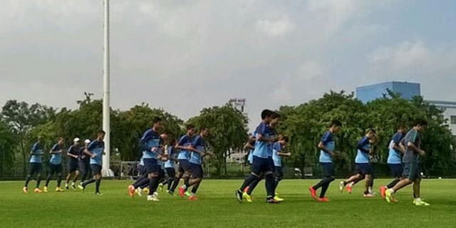 Cedera, Van Dijk Absen Latihan