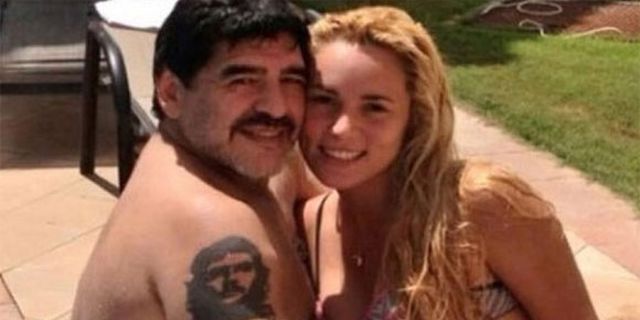 Maradona Kepergok Mesum Gunakan 'Tangan Tuhan' 