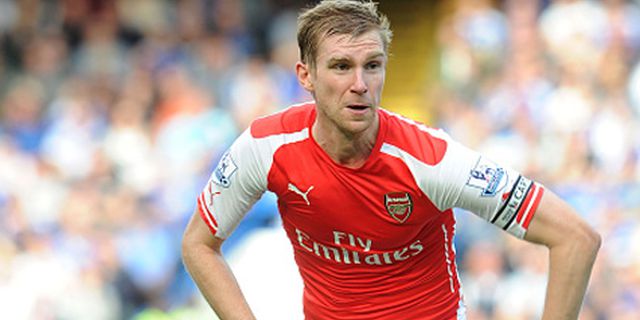 'Kapten Arsenal Seharusnya Mertesacker, Bukan Arteta'