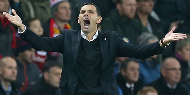 Poyet: Sunderland Harus Berpikir Bisa Mengalahkan Man City