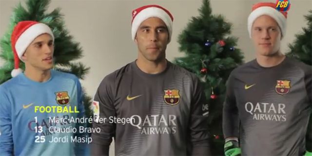 Aksi Kocak Trio Kiper Barca Dilempari Ornamen Pohon Natal