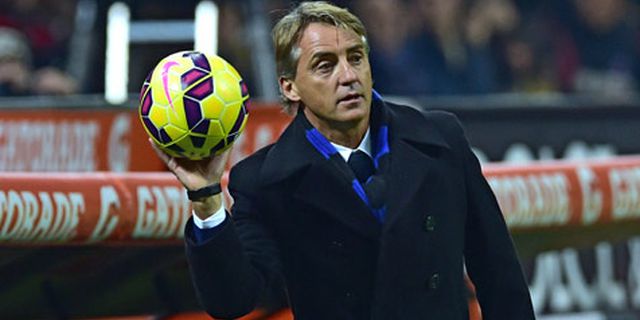 Mancini Yakin Perburuan Scudetto Cuma Milik Juve dan Roma