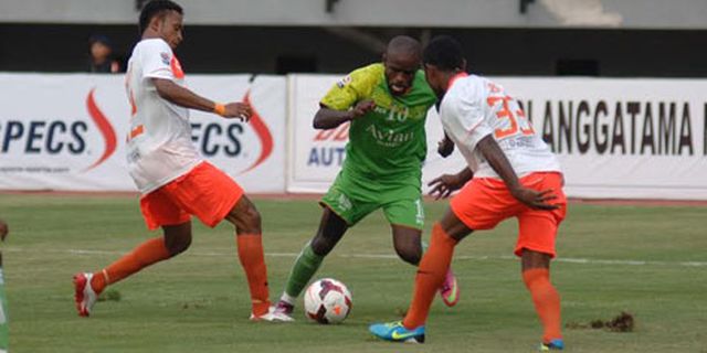 Greg Nwokolo Resmi Kembali ke Persija