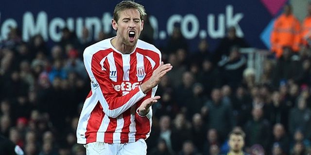 Crouch Kecewa Gagal Cetak Hattrick Lawan Arsenal Crouch Kecewa Gagal Cetak Hattrick Lawan Arsenal