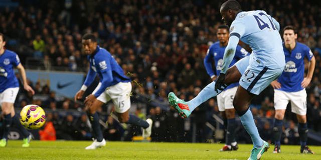 Review: Penalti Toure Pangkas Jarak City-Chelsea