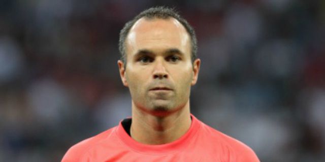 Iniesta Ajak Suporter Bakar Semangat Barca