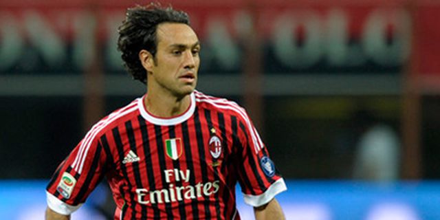 Nesta Ingin Latih AC Milan