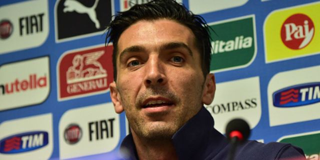 Buffon: Saya Akan Serahkan Ballon d'Or pada Messi atau Ronaldo