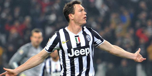 Lichtsteiner Lebih Pilih Allegri Ketimbang Conte Lichtsteiner Lebih Pilih Allegri Ketimbang Conte
