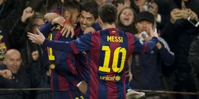 Trio MSN Barca Beri Kejutan untuk Bocah imut Ini Trio MSN Barca Beri Kejutan untuk Bocah imut Ini