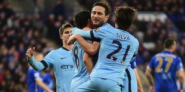Tak Punya Striker, Pellegrini Terpaksa Jadikan Gelandangnya Mesin Gol
