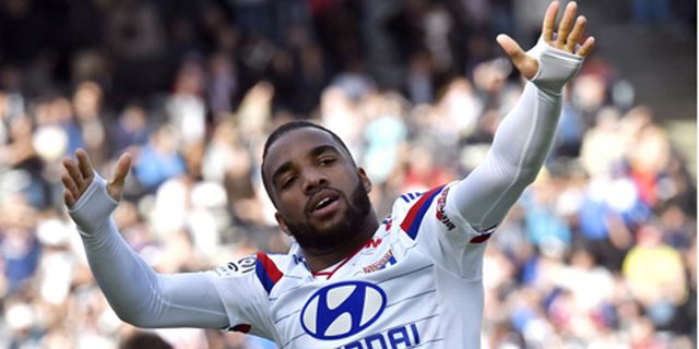 Tak Butuh Uang, Lyon Tolak Jual Lacazette ke Liverpool Tak Butuh Uang, Lyon Tolak Jual Lacazette ke Liverpool