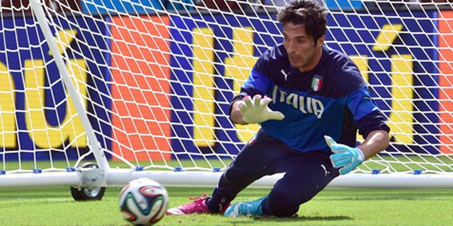 Buffon Berhenti Jadi Striker Karena Ingin Tampil Beda