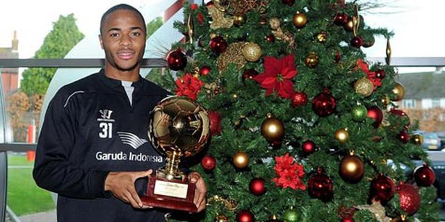 Raheem Sterling Resmi Jadi Pemain Muda Terbaik Dunia Raheem Sterling Resmi Jadi Pemain Muda Terbaik Dunia