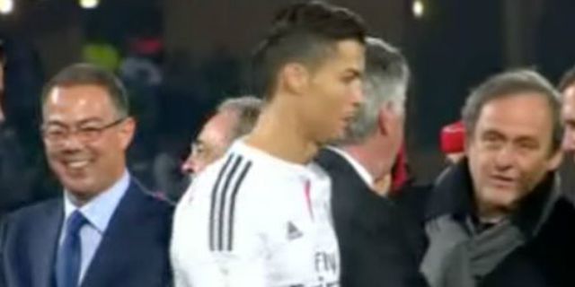 Video: Jabat Tangan Blatter, Ronaldo Tak Hiraukan Platini