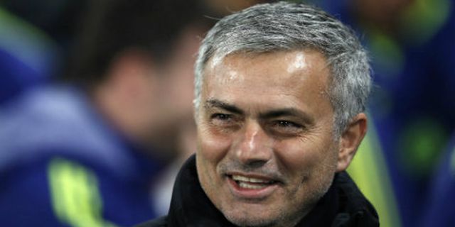 Fergie Iri Pada Mourinho: Ia Terlalu Tampan!