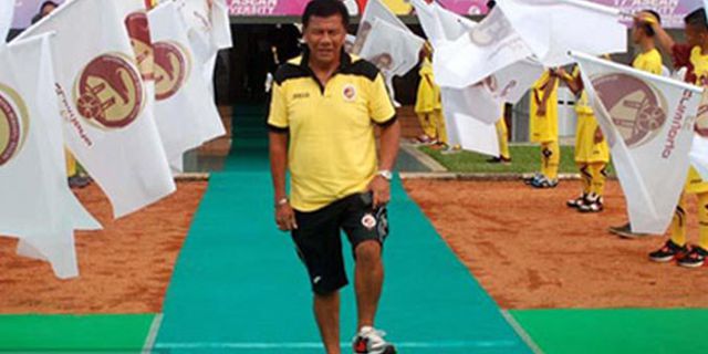 Momen Natal, Benny Dollo Doakan Sriwijaya FC Juara ISL Momen Natal, Benny Dollo Doakan Sriwijaya FC Juara ISL