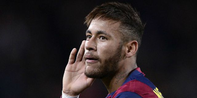 Edisi Natal, Neymar Menjelma Jadi Kakek-kakek