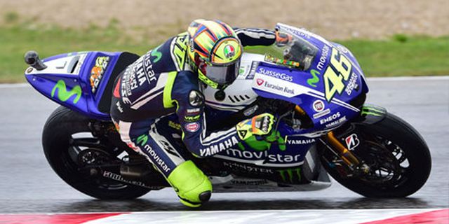 Carlos Checa Komentari Usia Karir Valentino Rossi