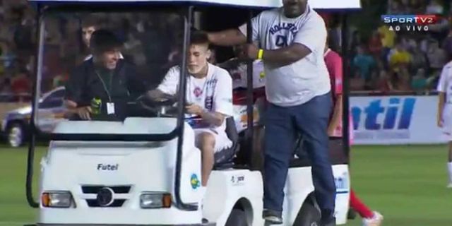 Neymar 'Bajak' Mobil, Robinho Pura-pura Cedera Neymar 'Bajak' Mobil, Robinho Pura-pura Cedera