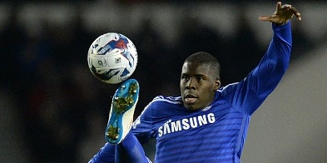 Zouma Pasrah 'Mengantre' di Belakang Terry dan Cahill