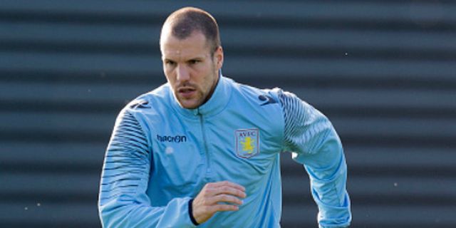 Ron Vlaar Cedera, Manchester United Mundur Teratur Ron Vlaar Cedera, Manchester United Mundur Teratur