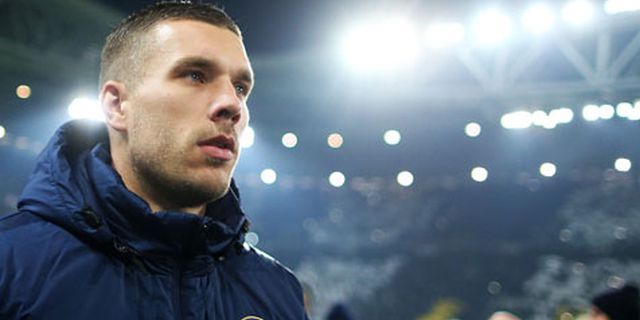 Podolski Tak Sabar Bermain di Meazza