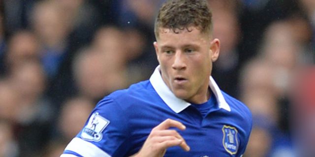 Fernandinho: Barkley Seperti Ronaldo Muda Fernandinho: Barkley Seperti Ronaldo Muda