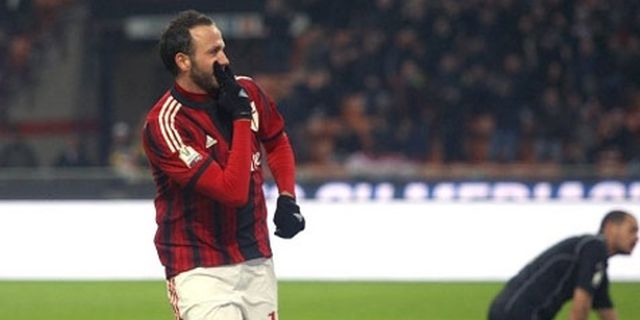 Gol Pertama Pazzini Sejak April