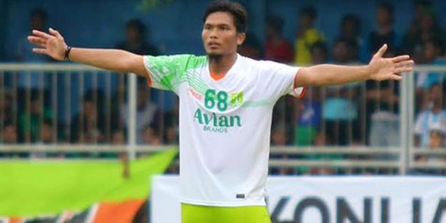 Ibnu Puji dan Evaluasi Lini Belakang Persebaya