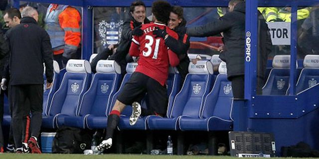 Fellaini Dedikasikan Gol Untuk Januzaj