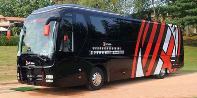Tekan Pengeluaran, AC Milan Jual Bus Tim