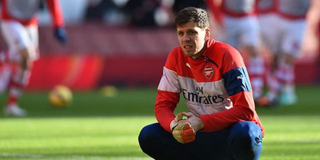 Szczesny Didorong Keluar dari Emirates Stadium