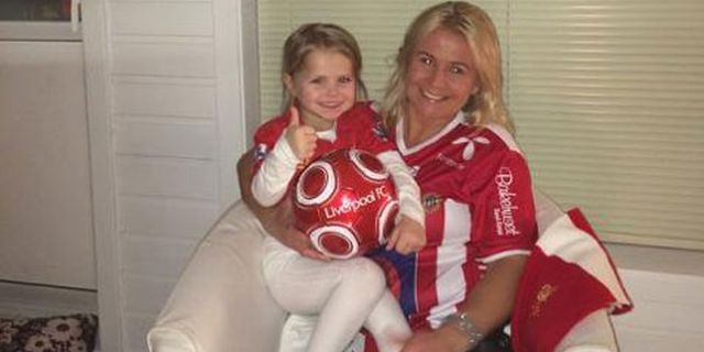 Karoline YNWA, Putri Imut Fans Berat Liverpool dari Norwegia