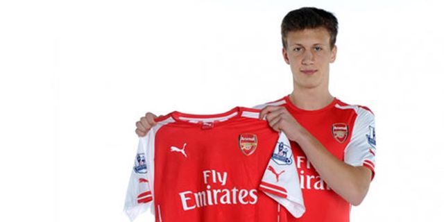 Arsenal Resmi Dapatkan Krystian Bielik