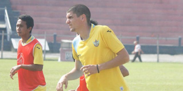 Gresik United Coret Djurovic