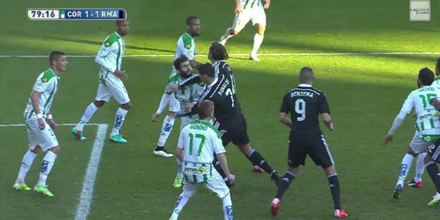 Video: Tonjok Wajah Bek Cordoba, Cristiano Ronaldo Lolos Dari Hukuman